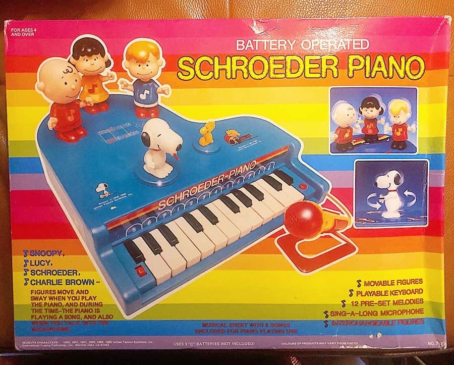 大川知英のインスタグラム：「90's Exclusive For QVC Schroeder Piano/colour Bule🇺🇸 ほぼデッドの青色バージョン🤡❗️ #peanuts#exclusive#qvc  #schroeder #piano#90s#bule #青好きな俺にはたまらねぇ#upi #青い色は男の子の色 #amecajiboys #takatsubase  #アメトイ部キャプテン」