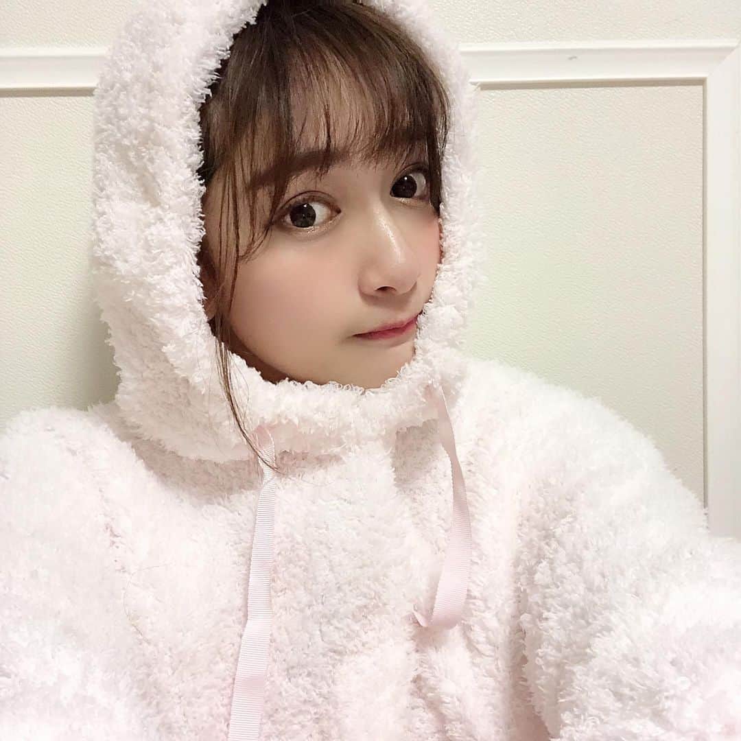 のインスタグラム：「あざといやつ載せます。笑 ． 新しくパジャマをげっとしました 暖かい、幸せ🐷 ． パジャマってやっぱいいよね〜 ． ． ． #パジャマ」