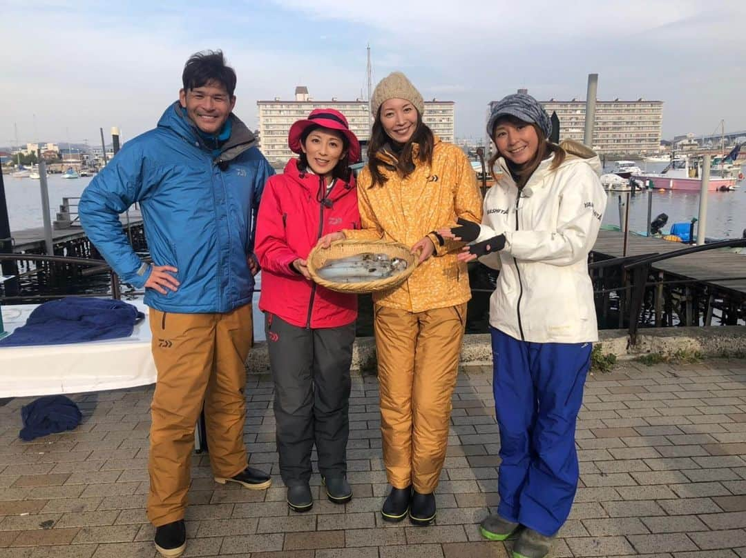 滝沢沙織さんのインスタグラム写真 - (滝沢沙織Instagram)「明日、夜9時BS日テレにて、『照英　児島玲子の最強！釣りバカ対決！！』が放送になります‼️📺 狙う対決は、アオリイカ🎣✨ どっちのチームが勝利したのかっ⁉️（笑） お楽しみにぃ〜‼️✨ オンエア後には、またその時の写真もアップしますねー💕 #滝沢沙織 #照英　児島玲子の最強！釣りバカ対決！！ #照英 #児島玲子 #中田有紀 #アオリイカ釣り #勝負はイカにっ⁉️（笑） #fishing#fish#fishinglife#釣り#魚#釣り女優#滝沢釣り道#釣り女子#釣り好き」1月15日 11時57分 - saori_takizawa.official