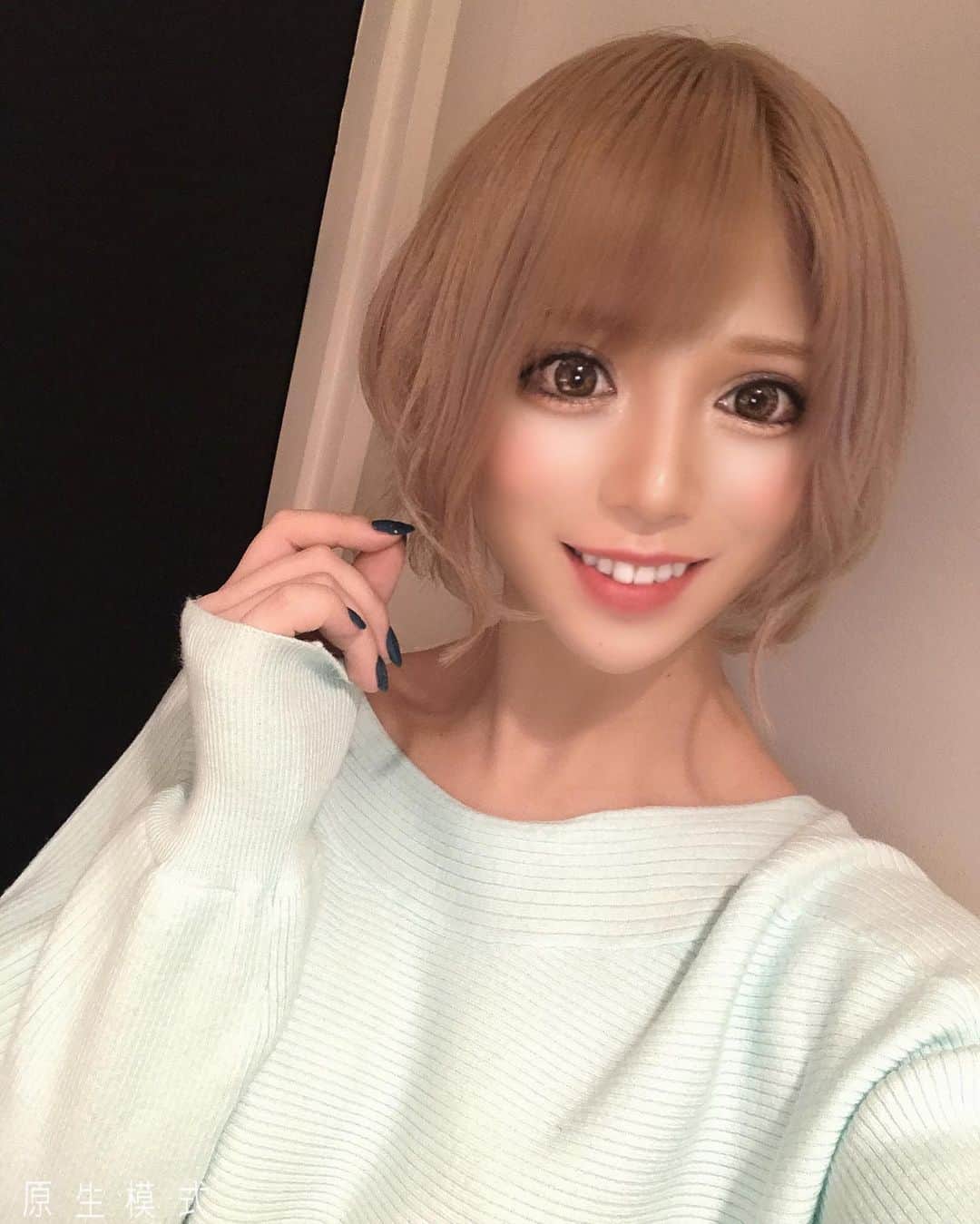 侑季美怜のインスタグラム：「最近ハマってる色は寒色系💙💚🤍 ・ ・ 髪もネイルも服も✨ ・ ・ ・  #東京 #tokyo #六本木 #歌舞伎町 #kabuki #roppongi #l4l #f4f #クラブ #champagne #party #美脚 #谷間 #セクシー #かわいい #韓国ハーフ #韓国 #キャバクラ #キャバ嬢 #ホスト #サパー #バー #キャバ #モデル #팔로우 #ギャル #おっぱい #キャバ嬢の休日」