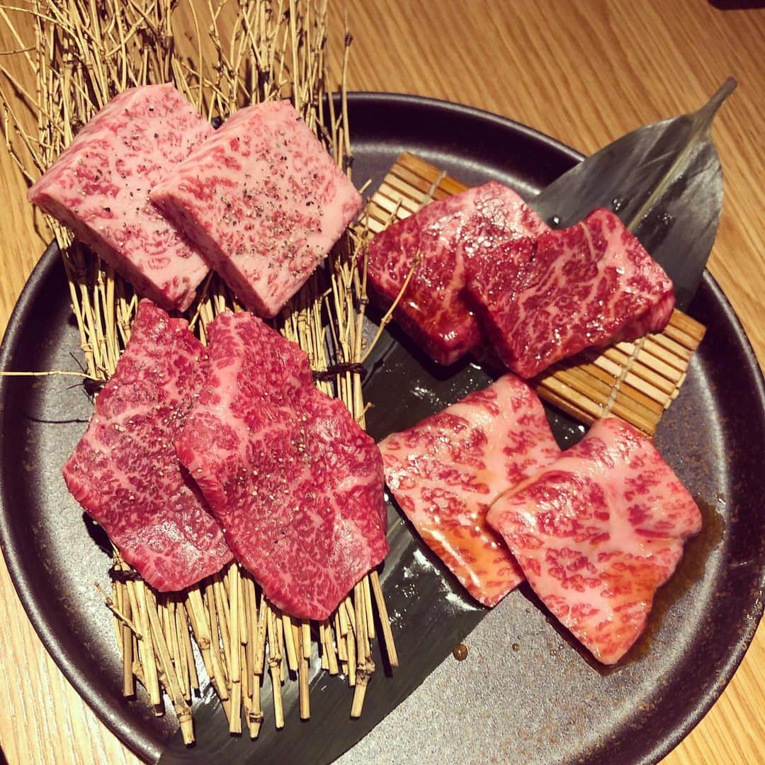 千秋さんのインスタグラム写真 - (千秋Instagram)「"なんでも答えを持っている女友達"とまた焼肉屋さんへ。この年末年始はいっぱい会えた✨  #千秋焼肉 #カルビさえあれば🥩」1月15日 12時02分 - chiaki77777