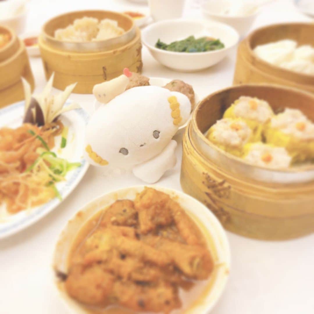こぎみゅん（サンリオ）のインスタグラム：「. お腹すいたみゅん‥ 食べていいみゅん‥？ #サンリオ #キャラクター #小麦粉の妖精 #こぎみゅん #sanrio #character #cogimyun」
