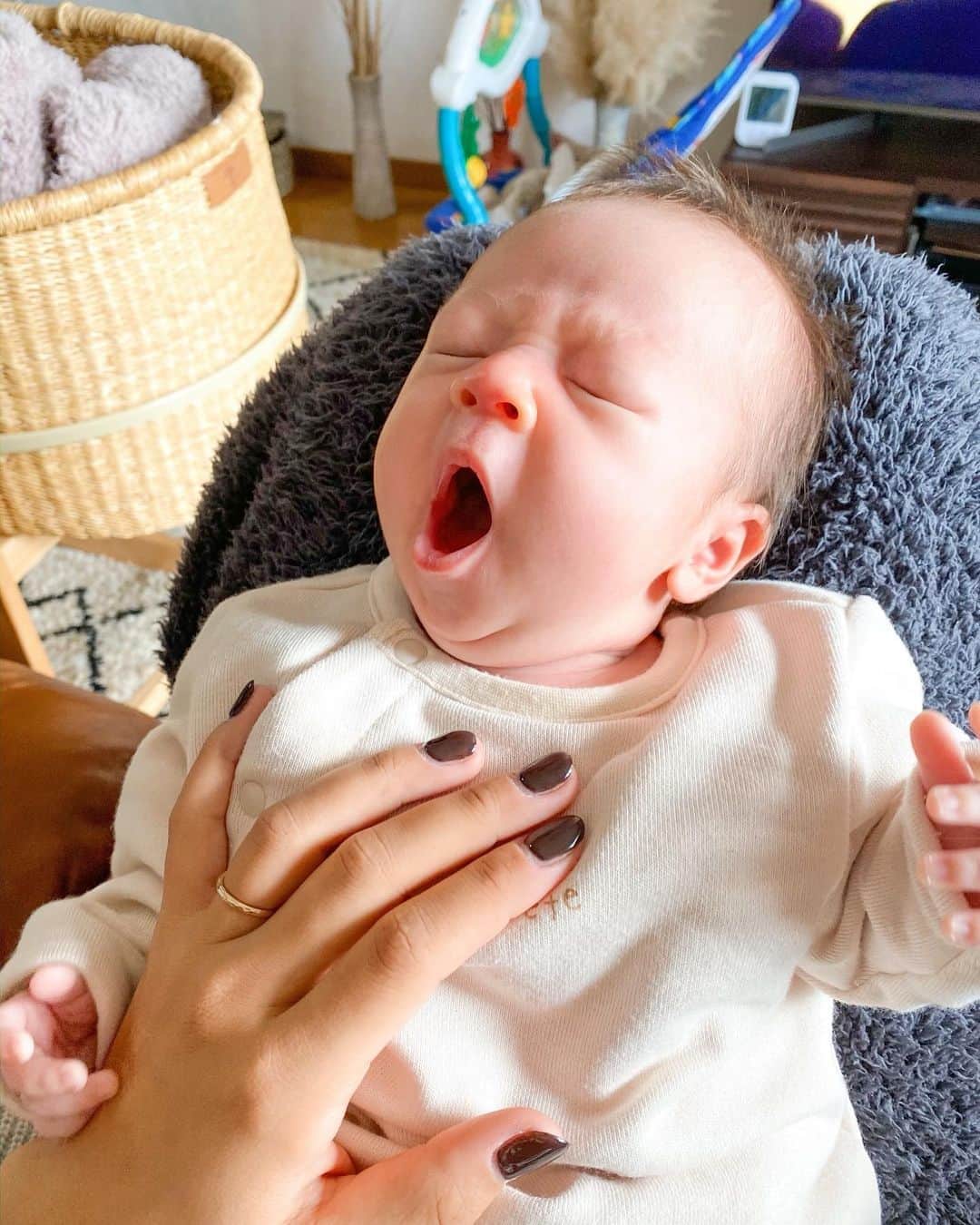 Hiiiiikoさんのインスタグラム写真 Hiiiiikoinstagram ねむねむbabyたん あくび姿がたまらんのよね のお口の匂い嗅ぐのが好きなの 今日は沐浴泣かなかったぁ ポルトガル語でずっと話かけてたからね それが良かったのかな