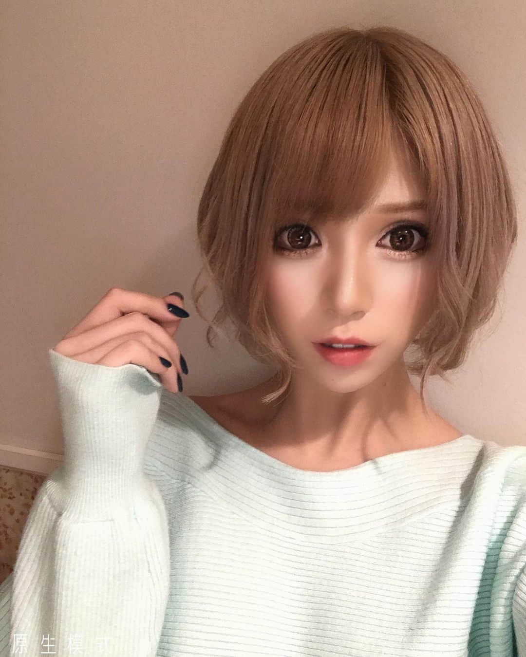 侑季美怜のインスタグラム：「布団かぶると暑いし暖房消すと寒いし ・ ・ 温度調整が難しいこの頃。 ・ ・ ・  #東京 #tokyo #六本木 #歌舞伎町 #kabuki #roppongi #l4l #f4f #クラブ #champagne #party #美脚 #谷間 #セクシー #かわいい #韓国ハーフ #韓国 #キャバクラ #キャバ嬢 #ホスト #サパー #バー #キャバ #モデル #팔로우 #ギャル #おっぱい #キャバ嬢の休日」