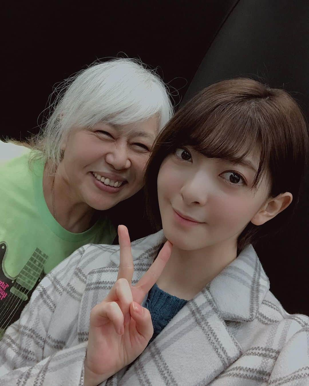 菅原りこさんのインスタグラム写真 - (菅原りこInstagram)「『山本ふじこさん』 私のSNSも見てくださっていて、その事で色んなお話をしてくださるの☺️🍀 こんなにも大先輩のお方がSNSを見てくださっているなんて…😱💦嬉しくて恥ずかしくて☺️笑  私の食生活も心配してくださり、つい栄養ドリンクに頼ってしまいそうになる私に『1本にしておきなさいっ！』って言ってくださったり…😝 楽屋では色んなジャンルの曲を流してくださって、今日はどんな曲が聞けるかな〜っていつも楽しみです☺️🎶」1月15日 12時06分 - cherryfairy1123