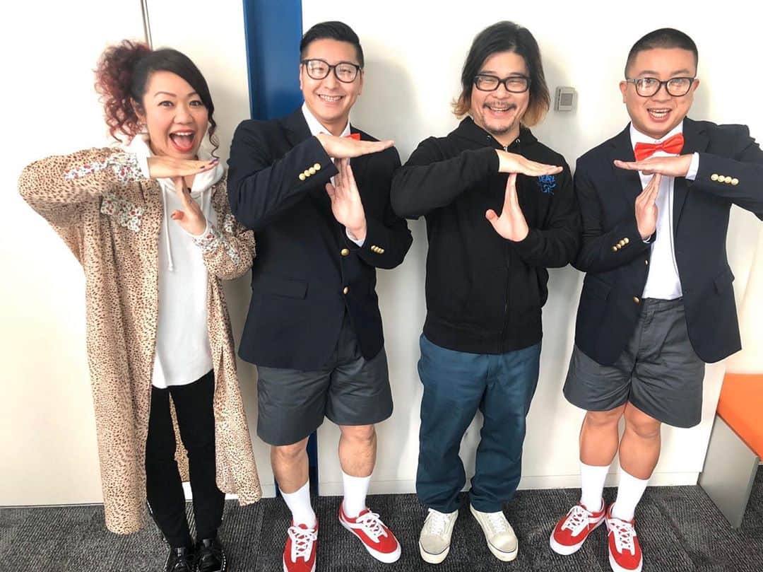 マキシマム ザ ホルモンのインスタグラム：「昨日も #スッキリ の #WEニュース 楽しかったー！  クイズッスにゲスト出演された「名探偵コナン」新春4週連続スペシャルで容疑者役を務めるチョコレートプラネットのお2人にもお会いできたし！  WEニュース、来週もお楽しみに！ see you nex"T" "T"uesday🌏  byダイスケはん  #チョコレートプラネット #昨年のTREASURE05XでのインスタネタがTT兄弟」