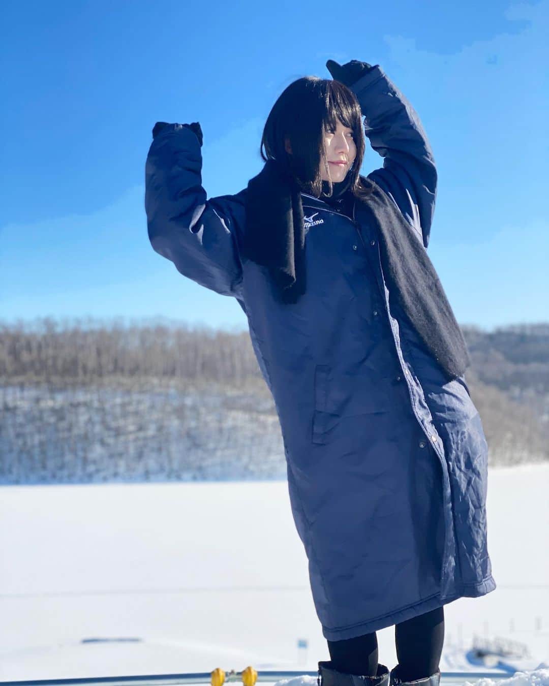 よききのインスタグラム：「女装だし後ろの雪の部分は全部凍った湖だし北海道やばみ〜！」