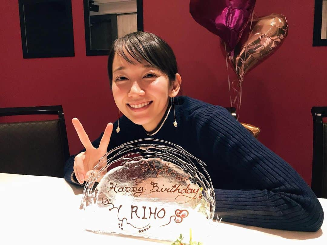 吉岡里帆（マネージャー）のインスタグラム：「💝 27歳ハッピーウーマン🎂 . 今年も誕生日を一緒に過ごしましたとさ🍽💕 . . 昨日舞台『FORTUNE』の初日公演を終え、明日からまたがんばるりほぽ🥺これからも一緒に応援をよろしくお願いします🌈 . #今日の吉岡さん #誕生日の吉岡さん #いつかの吉岡さん」