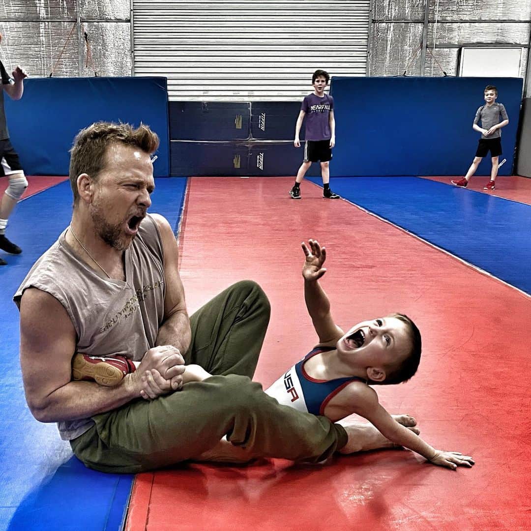 ショーン・パトリック・フラナリーのインスタグラム：「Dude came into @hbjjhouston talking smack about Jiu Jitsu. Little did he know... that MY fodacy-ing ass porradas TWICE  a day. Yeah, how’s that ACL feeling this morning, bro? #TwiceAdayPorrada #Fodacy #renzogracie #HeCameFromMyBalls」