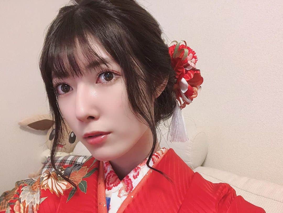 日下部美愛のインスタグラム：「見切れイーブイちゃん . . #イーブイ #成人式 #着物 #photo #japan #model #me #hair #haircolor #hairstyles #fashion #makeup #selfie #followme #instagood #camera #instadaily #dailylook #한국 #맞팔 #사진 #데일리 #데일리룩 #인스타사진 #인스타그램 #일본인 #패션 #패션스타그램」