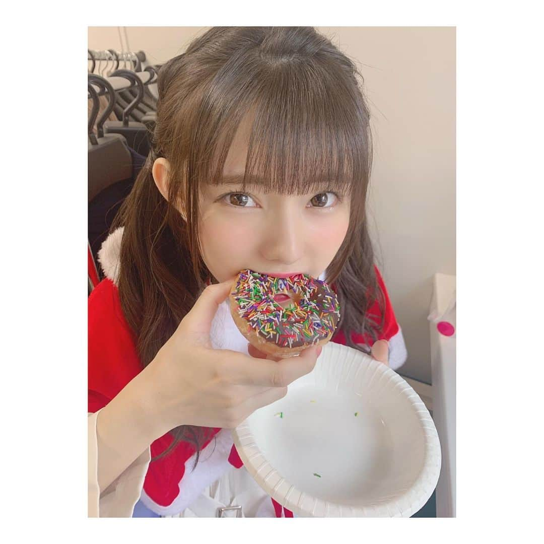 大森莉緒さんのインスタグラム写真 - (大森莉緒Instagram)「・ ・ クリスマスの日に食べた、このドーナツ美味しかったのだーー🥺🍩 ・ ・ #大森莉緒 #おーりお #おりおんず #ドーナツ #チョコレート #いちごの日 #いちご #クリスマス #ツインテール #sweet #donuts #food #instalike #instapic #instafood #good」1月15日 22時02分 - rio.ohmori