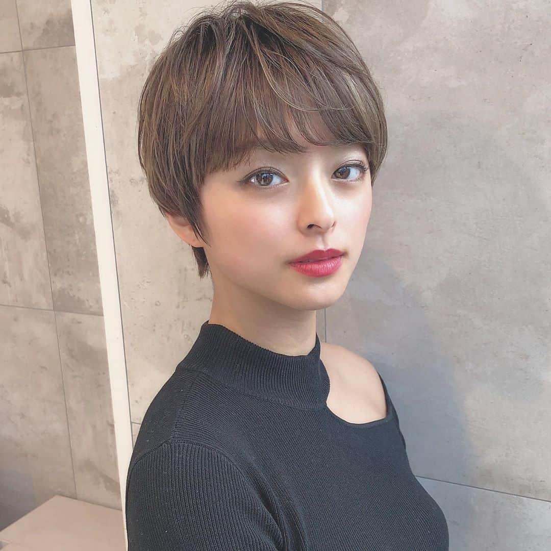 かおりのインスタグラム：「・ ・ MURUAのトップス めちゃ可愛い💘色っぽい！」