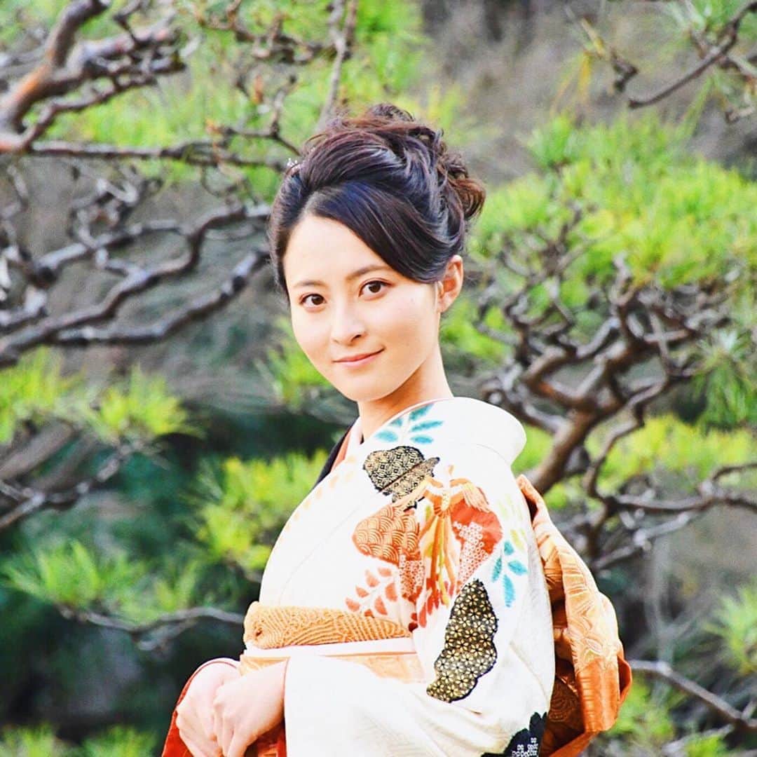 長谷川慧のインスタグラム：「成人しました👘  Came of age👘  髪飾りはFirstFlower様 @ikka_firstflower のものを使わせていただきました。来年成人式を迎える方は必見です✨  #日本ミスコン協会」