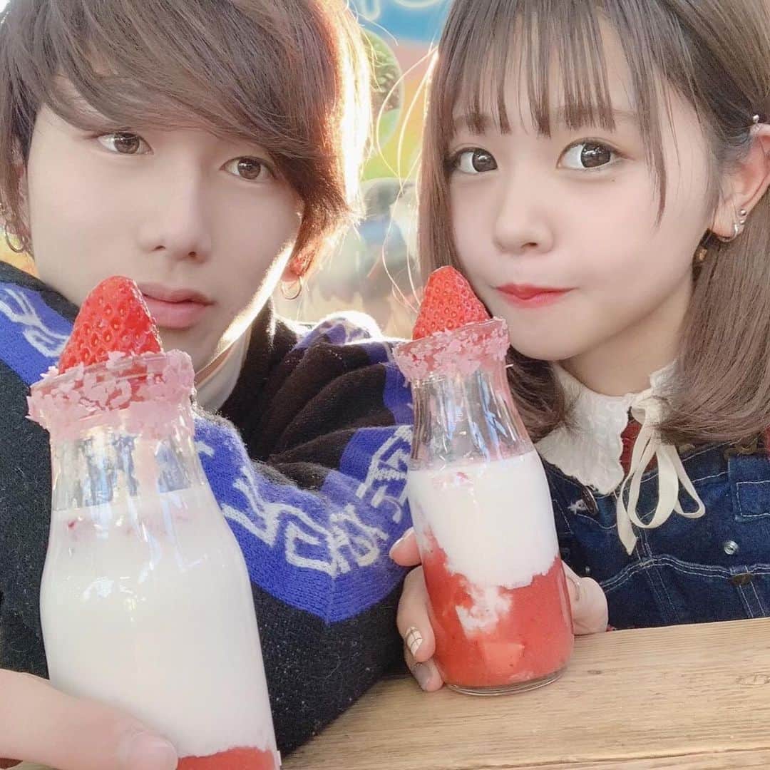 はやめいさんのインスタグラム写真 - (はやめいInstagram)「今日は #いちごの日 だね 𓂃𓈒𓏸 まひろといちごみるく作り体験をしたよ 🍓🥛 めちゃかわいいしおいしかったよ！ ･ #はやめい#ファッション#いちごミルク作り #ピアス#ピアス女子#ネイル #ヘアカラー#セルフィー#ミスいちご #いちごみるく#strawberry  #カップル#couple# いちご狩り#いちご #彼氏#彼女#バスツアー #カップルフォト#デート #Instadaily#OOTD#photooftheday #selfie#me#love#swag#igers #followme」1月15日 22時15分 - haya.mei