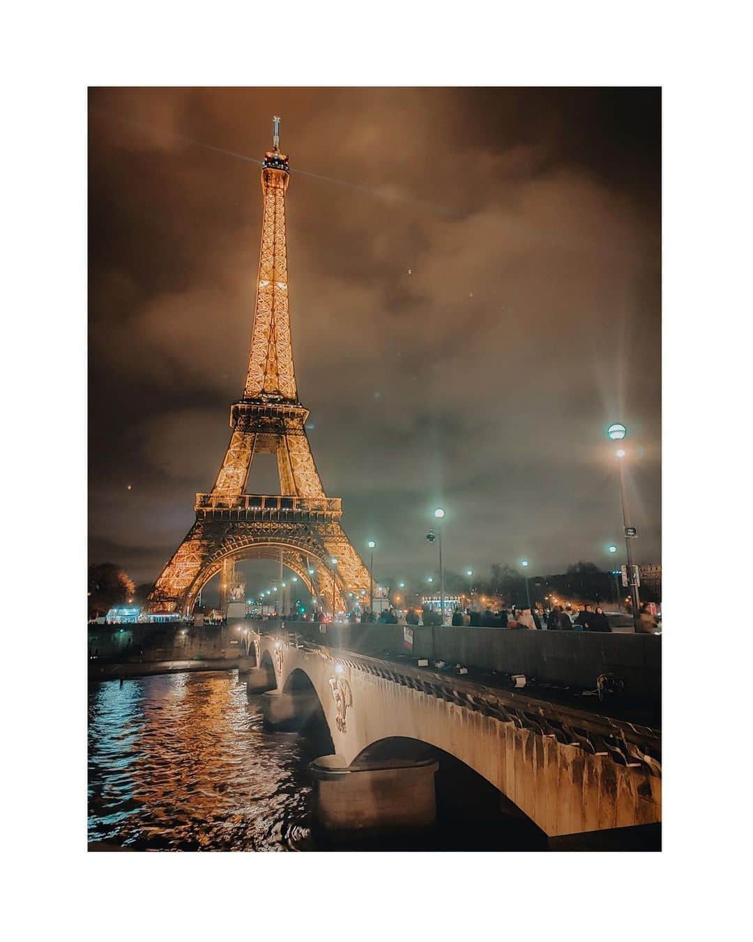 Putri Anindyaさんのインスタグラム写真 - (Putri AnindyaInstagram)「After sunset // ⁣⁣ ⁣⁣ the blue hour sparks in Paris sky. Slowly, it gets darker. The ambience changes. A little melancholy, a romantic. Winter night is always cold, but the city light warms the heart for those who seek the beauty. ⁣⁣ ⁣⁣ Taken with night mode from @realmeindonesia #realmex2pro #FullSpeedFlagship #DareToLeap」1月15日 22時17分 - puanindya