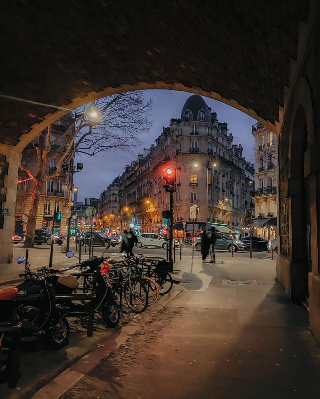 Putri Anindyaのインスタグラム：「After sunset // ⁣⁣ ⁣⁣ the blue hour sparks in Paris sky. Slowly, it gets darker. The ambience changes. A little melancholy, a romantic. Winter night is always cold, but the city light warms the heart for those who seek the beauty. ⁣⁣ ⁣⁣ Taken with night mode from @realmeindonesia #realmex2pro #FullSpeedFlagship #DareToLeap」