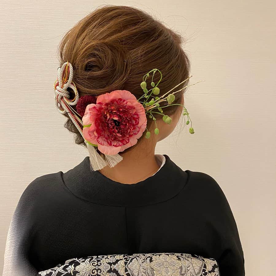 Tomoyo Kitamuraさんのインスタグラム写真 Tomoyo Kitamurainstagram 先日のお客様 束感を出した合わせ和髪に生花と組紐 ヘアメイク ヘアセット ヘアアレンジ ヘアスタイル 銀座 美容師 ウェディング ウェディングヘア ブライダル ブライダルヘア 結婚式
