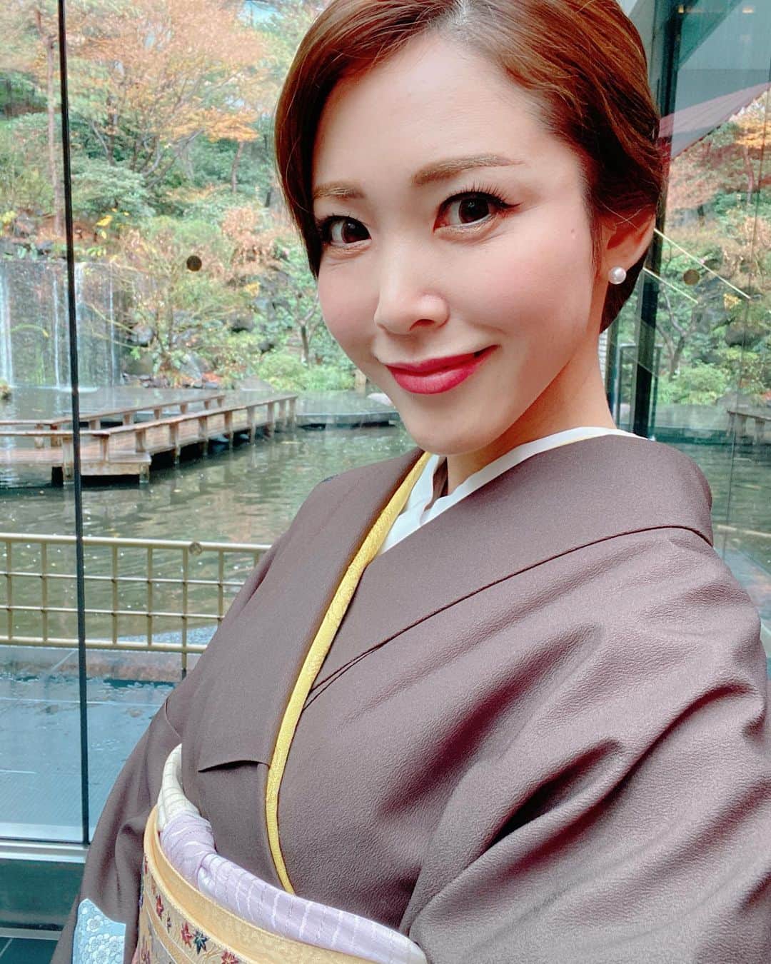 のインスタグラム：「今年初のお着物✨ 今日は#目黒雅叙園 にて、#オンラインサロン の#新年会でした😆 ・ 詳しくは明日のBlogで綴りますが、 皆さんの今年の抱負を伺い、私も更にやる気に✊ ・ 毎年お着物で新年会をしていますが、 たまにこういう機会はいいですね❤️ ・ #着物 #kimono #newyear #長谷川エレナ朋美オンラインサロン #長谷川エレナ朋美」
