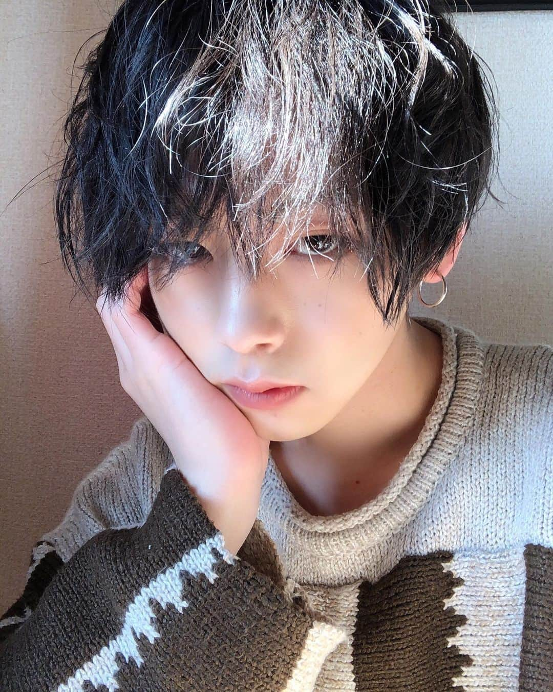 齋藤正太さんのインスタグラム写真 - (齋藤正太Instagram)「@mmh___01  2020 hair change 国宝級イケメン  Thank you for your support  #ulzzang #ulzzangboy #ulzzangasia  #美容師 #マッシュ#メンズヘア #メンズカット#韓国好きな人と繋がりたい #パーマ#スパイラルパーマ#bts #防弾少年団好きな人と繋がりたい #メンズカラー#メンズインナー #韓国ファッション#おしゃれさんと繋がりたい #アニメ好きな人と繋がりたい #ツイストスパイラル #インナーカラー #셀카#韓国ヘア #패션#ネイビーカラー #グク#マッシュウルフ #メンズヘアスタイル#bts#txt」1月15日 22時31分 - signal8756