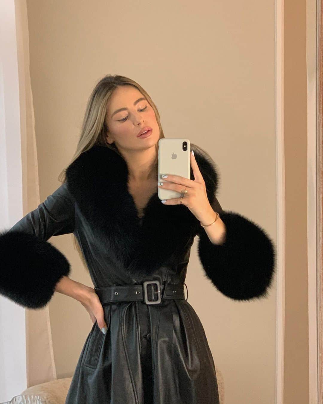 Mathilde Goehlerのインスタグラム：「🖤」