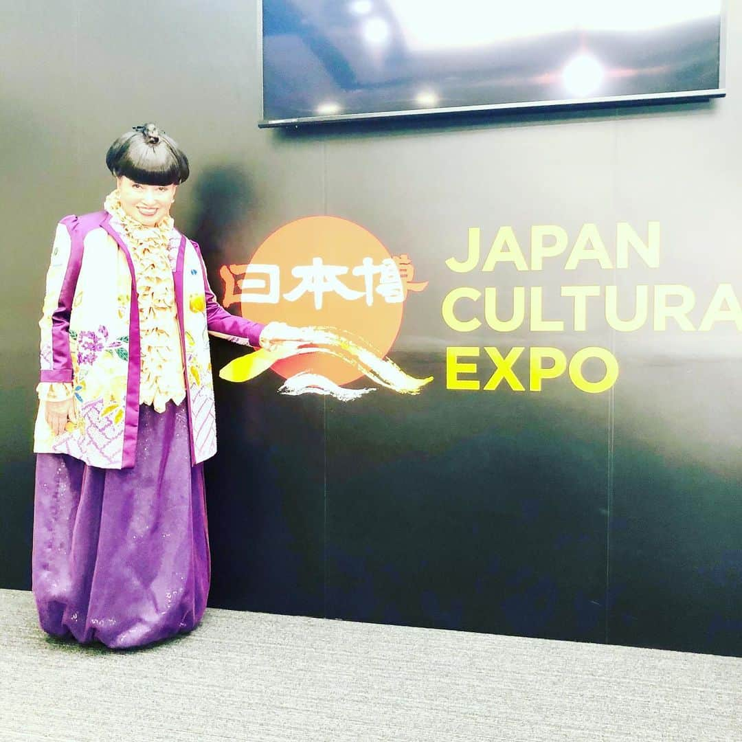 黒柳徹子さんのインスタグラム写真 - (黒柳徹子Instagram)「今日は、「日本博広報大使」任命の記者会見でした。 とっても大切なお仕事なので、私に任せていただいて良いのかなぁ？と思いましたが、６０年以上のお友達だった、津川雅彦ちゃんが、日本博を提唱し準備にも携わっていたので、喜んでお引き受けしました。 日本博は、2019年からスタートしていて、日本が誇るいろんな文化や「日本の美」を体現する美術展や舞台芸術公演など、さまざまなイベントが全国で開催されます。 日本は大変、古い文化を持った国です。 若い方たちにも、外国の方たちにも分かって頂けるように、日本博広報大使、頑張ります！ 私も参加する今年３月14日のオープニング・セレモニーを皮切りに本格的に始動します。 お楽しみに💕」1月15日 22時45分 - tetsukokuroyanagi