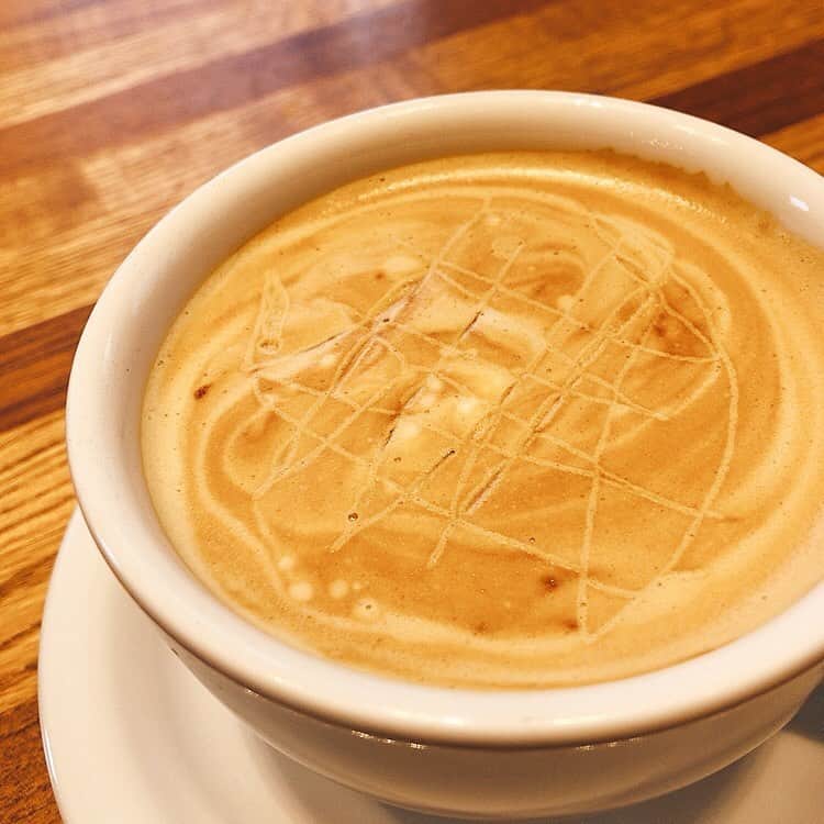 milleprintemps Japanさんのインスタグラム写真 - (milleprintemps JapanInstagram)「焙じ茶黒糖ラテ生クリーム付きという魅惑の飲み物の生クリーム抜きにしてみました。 女子のランチはほっこりカフェでひと休み#カフェ#ラテ」1月15日 22時46分 - milleprintemps.chi