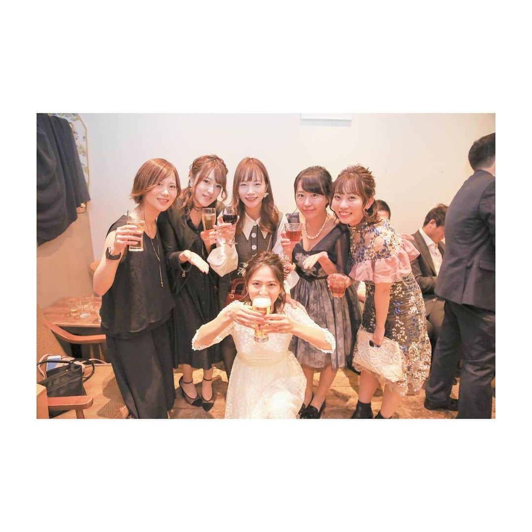 大崎みらいさんのインスタグラム写真 - (大崎みらいInstagram)「、 #ちゃんみらwedding  二次会！ 、 式後に#銀座 に移動して #suzucafe で二次会！ 昔ここでアルバイトしてたの！ 、 二次会から来てくれたお友達も たくさん😻 みんなに会えて嬉しかった〜🤣 、 式後って 意外と疲労困憊で片付けにも 結構時間がかかってしまって 二次会のスタートに 遅れてしまったせいであまりみんなと 話せなくってしょんぼり😞😞 テキパキ片付け出来ればよかった🥺 、 ビンゴで時間いっぱいだったねw 終始ガヤガヤしてて 楽しかったよ〜😂 来てくれたみんな 本当にありがとう😊💕 、 、 、 #happy #wedding #結婚式 #卒花嫁 #卒花嫁レポ #結婚 #挙式 #ウェディングフォト  #ウェディングドレス  #ウェディングヘア #love  #二次会 #二次会ドレス  #suzucafeginza  #花嫁 #友達 #friends  #結婚式レポ #時差スタグラム #感謝 #卒花嫁さんとも繋がりたい」1月15日 23時01分 - miccolo3