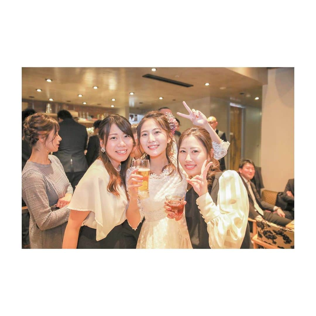 大崎みらいさんのインスタグラム写真 - (大崎みらいInstagram)「、 #ちゃんみらwedding  二次会！ 、 式後に#銀座 に移動して #suzucafe で二次会！ 昔ここでアルバイトしてたの！ 、 二次会から来てくれたお友達も たくさん😻 みんなに会えて嬉しかった〜🤣 、 式後って 意外と疲労困憊で片付けにも 結構時間がかかってしまって 二次会のスタートに 遅れてしまったせいであまりみんなと 話せなくってしょんぼり😞😞 テキパキ片付け出来ればよかった🥺 、 ビンゴで時間いっぱいだったねw 終始ガヤガヤしてて 楽しかったよ〜😂 来てくれたみんな 本当にありがとう😊💕 、 、 、 #happy #wedding #結婚式 #卒花嫁 #卒花嫁レポ #結婚 #挙式 #ウェディングフォト  #ウェディングドレス  #ウェディングヘア #love  #二次会 #二次会ドレス  #suzucafeginza  #花嫁 #友達 #friends  #結婚式レポ #時差スタグラム #感謝 #卒花嫁さんとも繋がりたい」1月15日 23時01分 - miccolo3