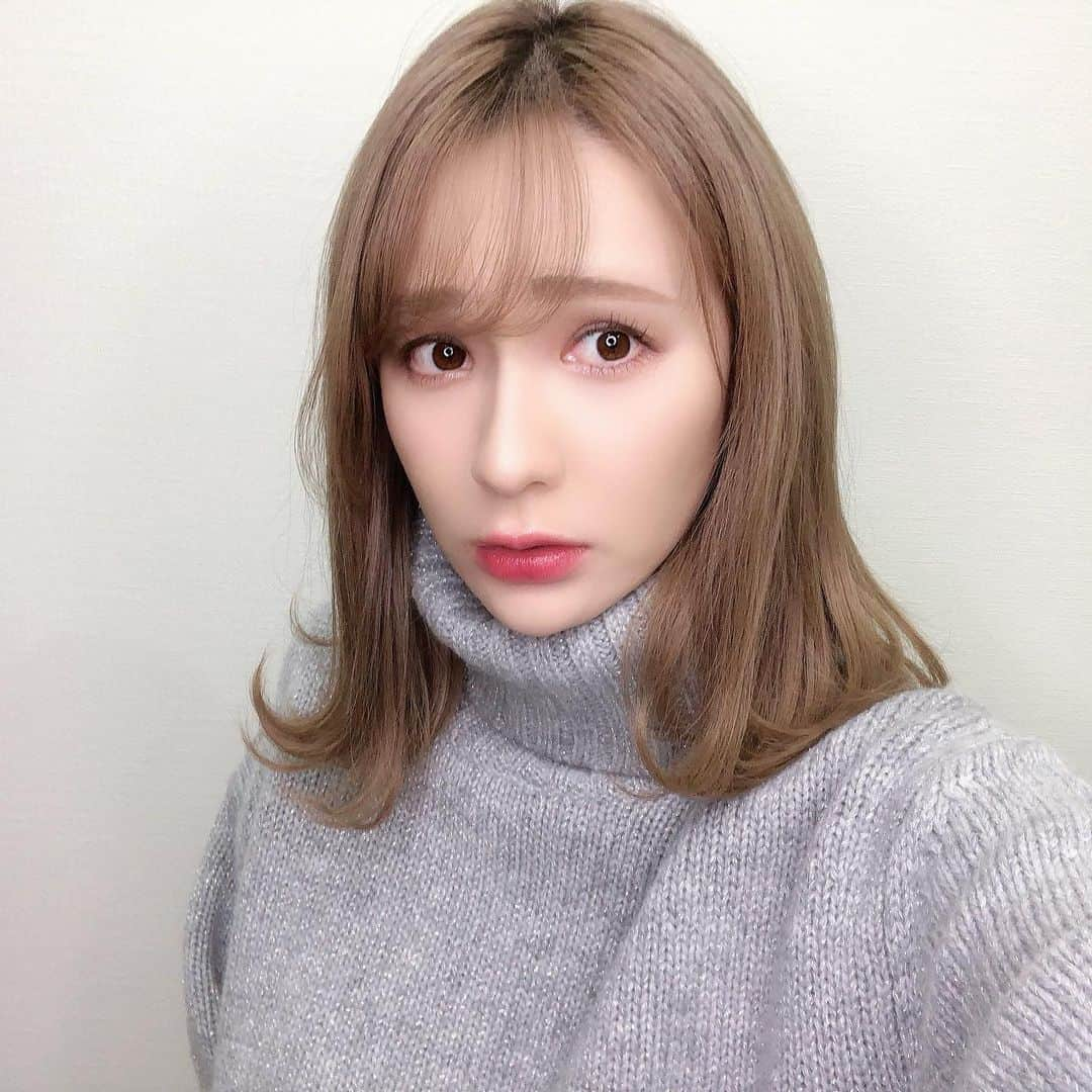 永棟安美さんのインスタグラム写真 - (永棟安美Instagram)「今日はついに、というかようやくかな2019のベストコスメの動画を出します🥺💗どきどき、﻿ ﻿ 予想つくかな( ´ω` )﻿ ﻿ ﻿ ﻿ ﻿ ﻿ #ベスコス #ファッション #オシャレ #美容 #ユーチューブ #ビューティー #メイク好き #今日のメイク #美容垢 #コスメ好きさんと繋がりたい #コスメオタク #美容好き #コスメ #デパコス #コスメレビュー #コスメ購入品 #コスメレポ #メイク動画 #メイク #ユーチューバー #お気に入りコスメ #youtuber #youtube #cosmetics #makeup #instabeauty #followme #instagood #instalike #instacosmetics」1月15日 14時18分 - ami_nagamune