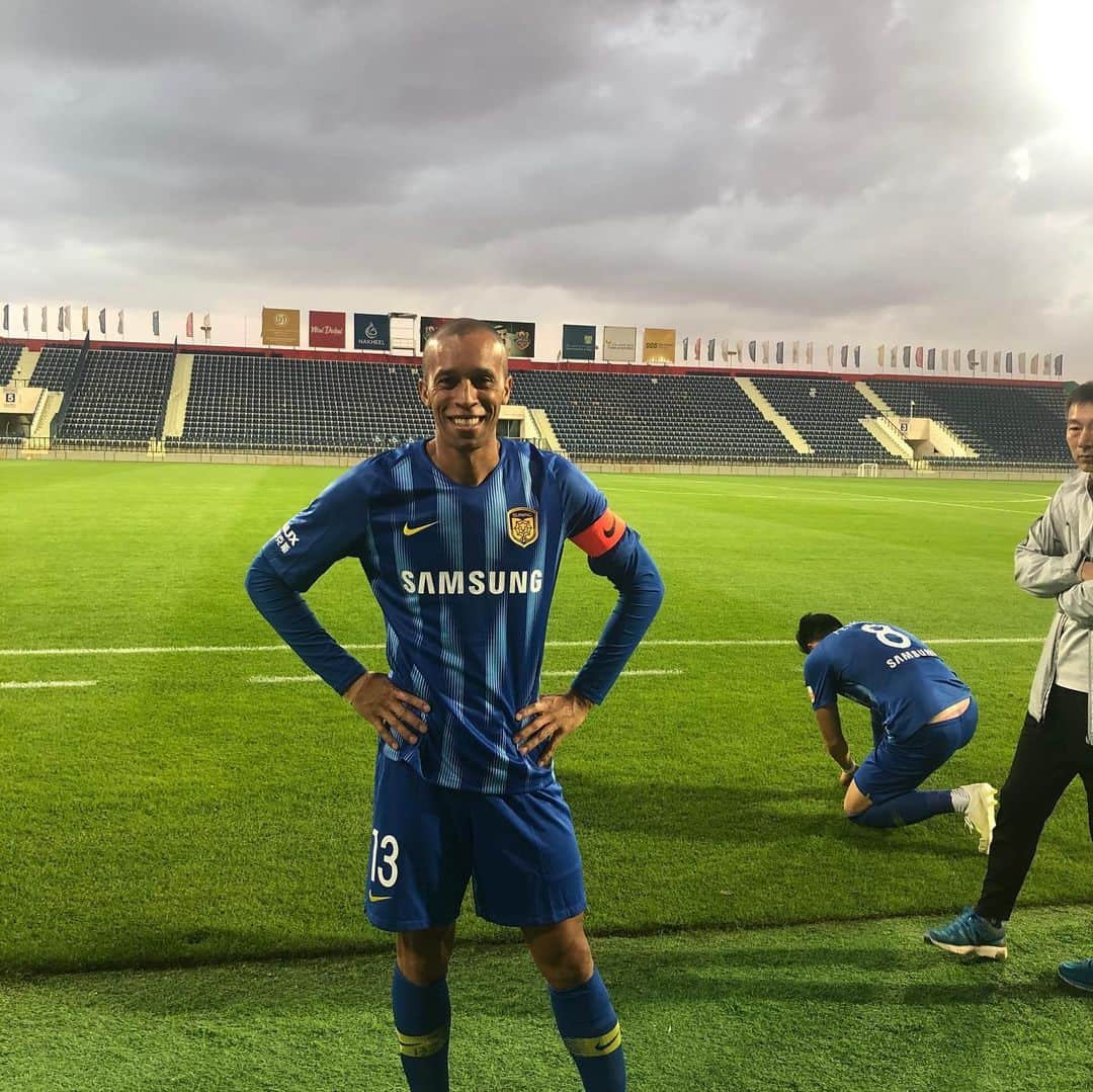 ミランダのインスタグラム：「Começando 2020 com o pé direito #gol#luli」