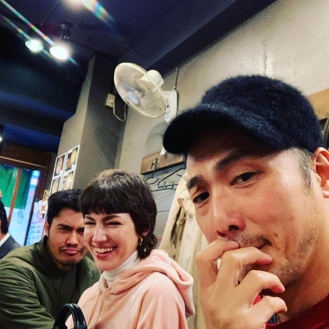 平岳大さんのインスタグラム写真 - (平岳大Instagram)「この人達とつけ麺。Slurping noodles with these two.   #ursulacorbero #henrygolding #takehirohira」1月15日 14時44分 - takehiro49