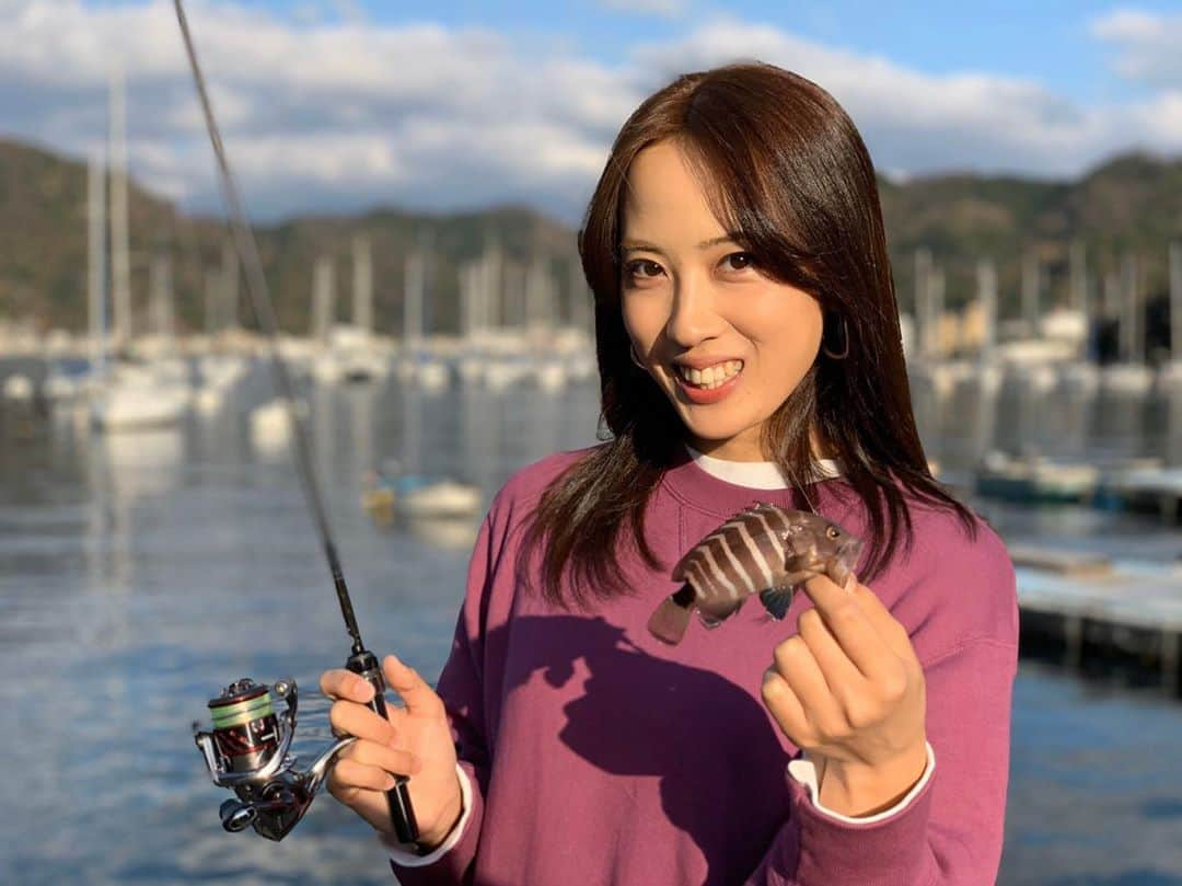 岡田万里奈さんのインスタグラム写真 - (岡田万里奈Instagram)「. . . . 【Tackle】 ◆rod: #LUXXE #宵姫天 S510ML-Solid ◆reel: #SHIMANO #stradicci4plus C2000S ◆line: #sunline #鯵の糸エステル ◆lure: #LUXXE #宵姫ジグヘッドラウンド1.5g #トレモロ . . . そして、取り急ぎご報告です！！！ . 今年も、釣りフェスティバル2020 東京（1/17.18.19） 大阪（2/8.9） 共に参加致します！！！ . 出演スケジュールは、 後日作って掲載しますので ぜひぜひ遊びに来てください♡ . 基本はがまかつブース、 日によっては釣りビジョンブースにいます！ . . .  #ライトゲーム #マハタ #LUXXE #宵姫天 #gamakatsu #釣りバカ #釣り人 #釣りガール #釣り女子 #fishing #angler #fishinggirl #オカマリ #オカマリが釣ってきた」1月15日 14時45分 - lovendor_okamari