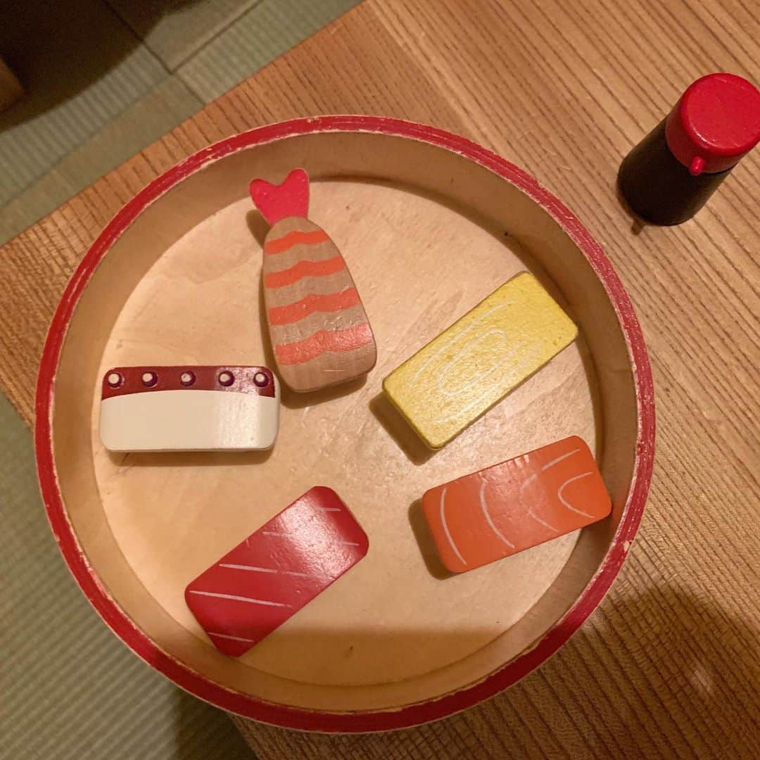 二宮綾海さんのインスタグラム写真 - (二宮綾海Instagram)「🍣 先日のおもちゃ美術館。 個人的に わたしのお気に入りは お寿司の木のおもちゃでした♡ 右上にちゃんとお醤油もありますよ☺︎ . . #東京おもちゃ美術館 #寿司 #おもちゃ」1月15日 14時53分 - a36umi