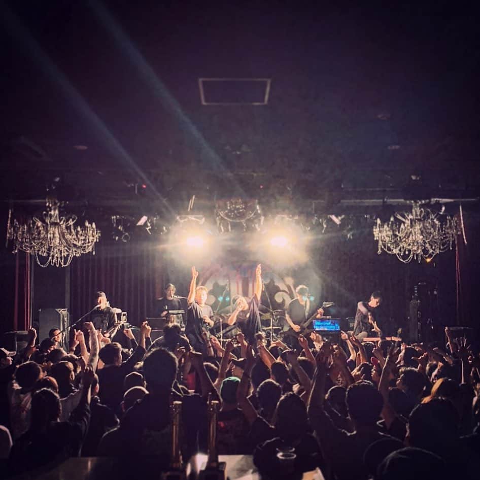 KAI_SHiNEのインスタグラム：「0112 極音TOUR #19 @梅田SHANGRILA🌅 令和初春1発目を大阪2マンで始められて、嬉しかったし心強かった‼︎ やっぱ好きやねん‼︎ってやつ。 Thanxxx‼︎🔥🔥🔥 ﻿ pix by @caffeine_moppy  #山嵐 #praise  #極音tour #day19 #osaka #umeda #shangrila #livehouse #live #life #vibe #tour #tourlife #journey #yamaarashi #感謝 #jp」