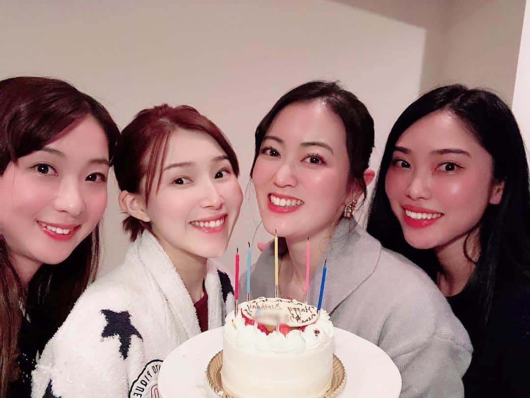 彩星りおんのインスタグラム：「新年会♪ 少し早いけど、仲良しメンバーでゆうきのお誕生日をお祝い🎂🥂 #90期 #92期 #中原由貴 #おめでとう」