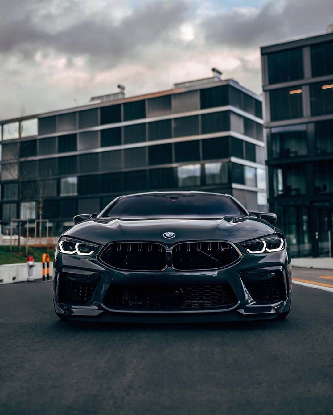 CARLiFESTYLEさんのインスタグラム写真 - (CARLiFESTYLEInstagram)「BMW M8 Competition. 👍🏼or👎🏼? Photo by @blekoshots #carlifestyle #M8」1月15日 15時10分 - carlifestyle