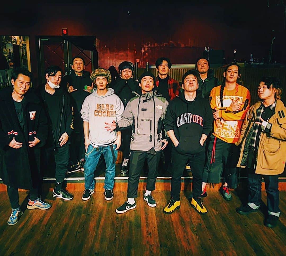 KAI_SHiNEのインスタグラム：「メンバーの不調も感じさせない、ず太いライブだったなー 改めてThanxxx‼︎﻿🙏🙏🙏✨﻿ また演ろう🔥 ﻿ ﻿ #山嵐 #praise  #極音tour #2man #livehouse #live #life #vibe #tour #journey #yamaarashi #﻿mixture #bandlife  #感謝 #jp」