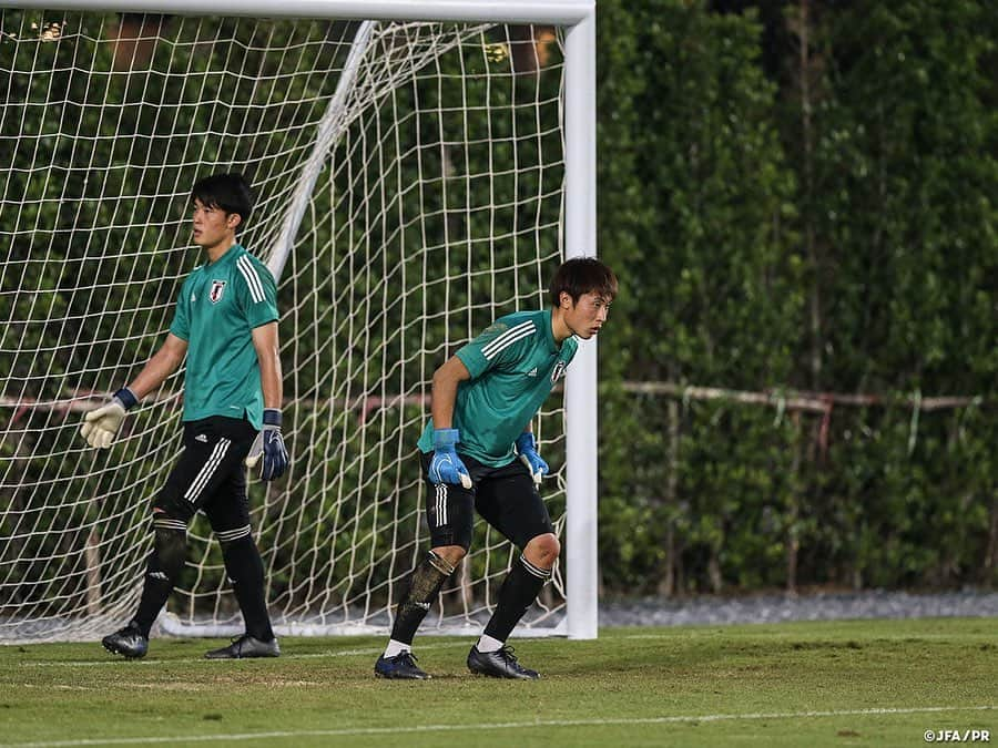 日本サッカー協会さんのインスタグラム写真 - (日本サッカー協会Instagram)「📸#U23日本代表 U-23カタール戦を翌日に控え最終調整 ・ #森保一 監督は第3戦に向け「毎回勝つためのメンバーで戦っている。コンディション、フィジカル、メンタル。第1戦、第2戦を受けて選手たちの今の状態を今日の練習を見て判断したい」とメンバー選考について語り、「第1戦、第2戦の悔しさを選手たちがピッチ内で表現してくれることを期待していますし、勝利することを考えてやっていきたいと思います」と話していました。 ・ 初勝利を目指す日本は15日(水)、グループステージ第3戦・U-23カタール代表戦を迎えます。試合は20:15(日本時間22:15)よりRajamangala Stadiumでキックオフ予定です。 ・ ――― 🏆AFC U-23選手権タイ2020（1/8～26） 1/9 1-2 U-23サウジアラビア🇸🇦 1/12 1-2 U-23シリア🇸🇾 1/15 22:15 🆚U-23カタール🇶🇦 📺テレビ朝日系列/NHK BS1 👉大会情報はJFA.jpへ #daihyo #U23日本代表 #AFCU23 ―――」1月15日 15時16分 - japanfootballassociation