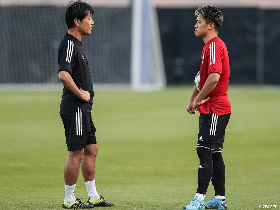 日本サッカー協会さんのインスタグラム写真 - (日本サッカー協会Instagram)「📸#U23日本代表 U-23カタール戦を翌日に控え最終調整 ・ #森保一 監督は第3戦に向け「毎回勝つためのメンバーで戦っている。コンディション、フィジカル、メンタル。第1戦、第2戦を受けて選手たちの今の状態を今日の練習を見て判断したい」とメンバー選考について語り、「第1戦、第2戦の悔しさを選手たちがピッチ内で表現してくれることを期待していますし、勝利することを考えてやっていきたいと思います」と話していました。 ・ 初勝利を目指す日本は15日(水)、グループステージ第3戦・U-23カタール代表戦を迎えます。試合は20:15(日本時間22:15)よりRajamangala Stadiumでキックオフ予定です。 ・ ――― 🏆AFC U-23選手権タイ2020（1/8～26） 1/9 1-2 U-23サウジアラビア🇸🇦 1/12 1-2 U-23シリア🇸🇾 1/15 22:15 🆚U-23カタール🇶🇦 📺テレビ朝日系列/NHK BS1 👉大会情報はJFA.jpへ #daihyo #U23日本代表 #AFCU23 ―――」1月15日 15時16分 - japanfootballassociation