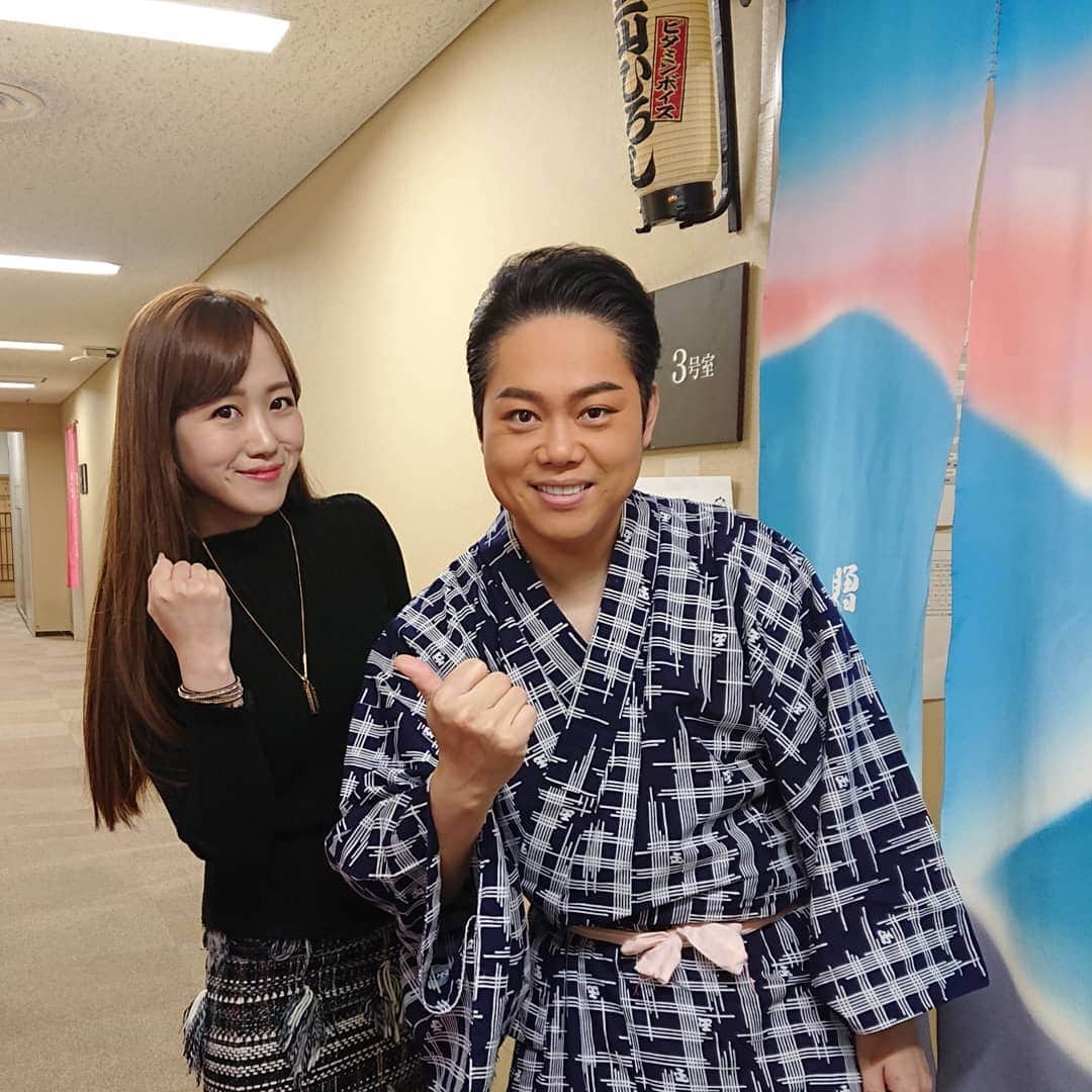 のインスタグラム：「今日は明治座・三山ひろし 特別公演に♪昨年の大阪新歌舞伎座でお世話になったお礼と、明治座初座長のお祝いに、楽屋にお邪魔してきました！﻿ ﻿  お芝居もステージも、素晴らしかった〜〜〜！！最高です。ビタミンボイス！元気を頂きました！寒い日が続いていますので、お身体に気をつけて千穐楽まで頑張ってください。﻿ ﻿ ﻿ ﻿さて、これから横浜にぎわい座へ～！ ﻿ ﻿ #クロマチックハーモニカ #ハーモニカ #南里沙 #chromaticharmonica #harmonica #risaminami #hohner #hohnermusic #hohnerartist #newsuper64x #super64x  #playtheoriginal  #하모니카 #미나미리﻿﻿﻿사 #半音階口琴 #口琴 #三山ひろし #明治座 #ビタミンボイス」