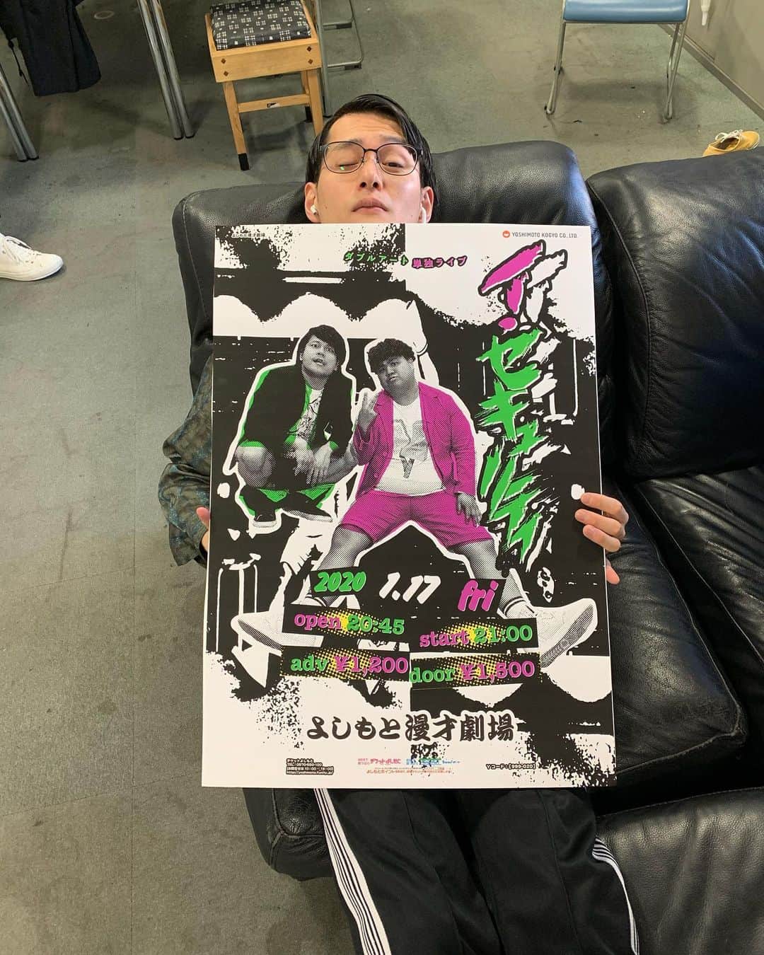 池田真一のインスタグラム：「今週金曜日です！ ジョーも羽尻も応援してくれてます！ 手売りあります！メッセージください！ ダブルアート単独ライブ 「ノー・セキュリティ」 1月17日(金) 開場20：45／開演21：00 前売￥1200／当日￥1500 チケットはこちらbit.ly/37B5NnP」