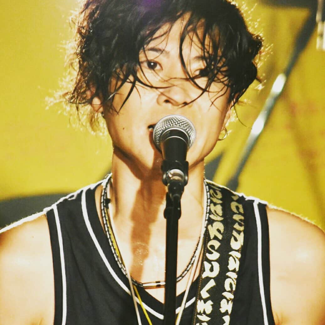 染谷俊のインスタグラム：「大阪3days、たくさんの歌を聴いてもらえて、一緒にワシャワシャして、最高でした！！ 新年初の、ワンマンバンドライブ、ワンマン弾き語りは、3時間ずつライブ！ ランナイトライブ、いっぱい暴れた。 SHINSCafeライブ、いっぱい喋って、歌った。 大切な時間をともに過ごしてくれて本当にありがとう。 ぶらりふたり放浪記ライブも、とっても楽しかった！！ ここから、また始まる、歌の道。 進んでいきます！  #染谷俊」