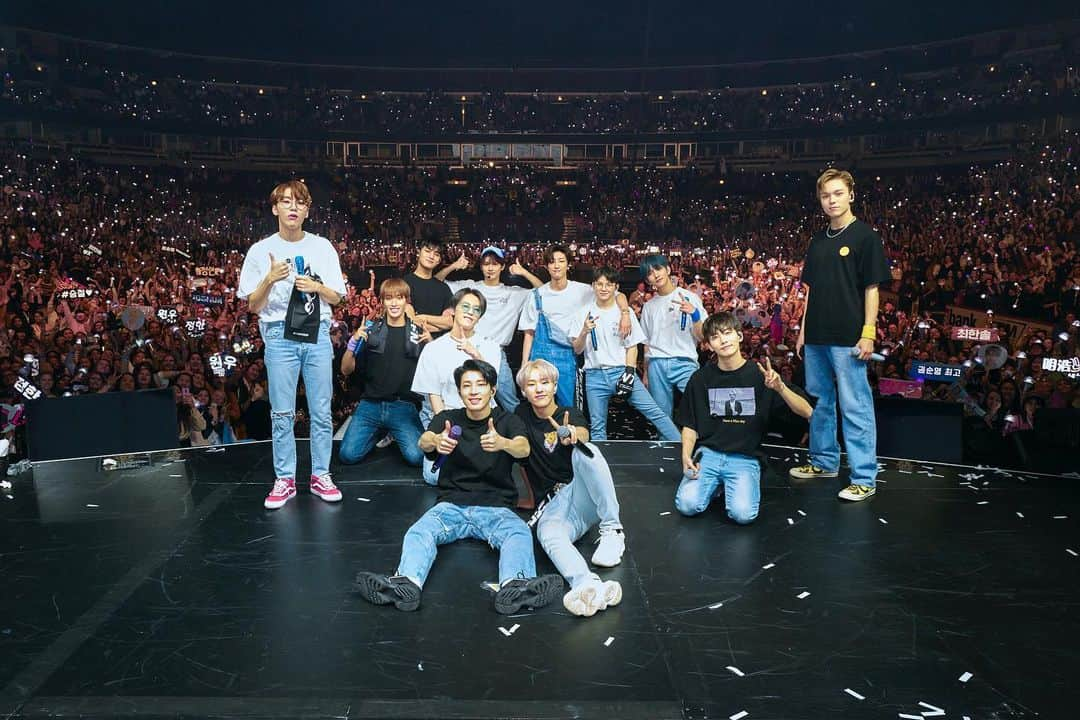 SEVENTEENさんのインスタグラム写真 - (SEVENTEENInstagram)「[17'S] SEVENTEEN WORLD TOUR [ODE TO YOU] IN CHICAGO  Chicago CARATs you were all amazing!  #ODETOYOUwithSVT #NowSVT」1月15日 16時31分 - saythename_17