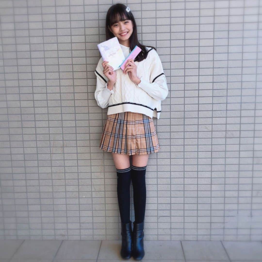 ニコ☆プチのインスタグラム：「💟 #プチモのふろくの使い方 💟﻿ ﻿ ﻿ ﻿ 15人目は、ミヅキ！！！﻿ ﻿ 🔅ミヅキより🔅﻿ 2020年スタート！今年もよろしくお願いします✨﻿ 今回の付録は春っぽいコーデにぴったりの可愛いパステルカラー🍬﻿ ケースはスマホのケーブル入れにしているよ🎵﻿ 「プチコレ10」は4/26ﻌﻌﻌﻌ♥️みんなHappy🌈✨でいっぱいのスケジュール帳にしようね！🙌🏻💕﻿ ﻿ #ニコプチ　#ニコプチふろく　#ミヅキ﻿ #プチモ　#ジェニィラブ　#スケジュール帳﻿ #ペンケース　#スケジュール帳の使い方﻿ #手帳タイム　#ニコプチふろくのある生活﻿ ﻿」