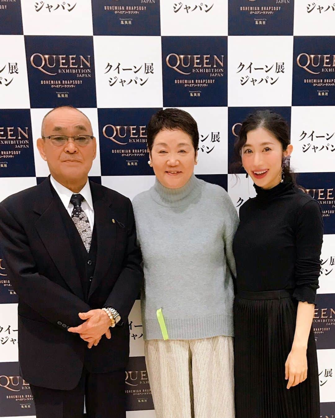 名越涼子さんのインスタグラム写真 - (名越涼子Instagram)「きょうの現場はこの方とご一緒。  #QUEEN #freddiemercury  伝説のロックバンドの軌跡をたどる 『QUEEN EXHIBITION JAPAN ～Bohem ian Rhapsody～』がきょうからスタート🎤  フレディ・マーキュリーのボディガードを務めた伊丹久夫さんと 音楽雑誌ミュージック・ライフの元編集長で何度も彼らにインタビューした東郷かおる子さんをゲストにトークショー🎤  伝説のロックスターがお二人の話によって、リアルにかたちづくられていく。  もはや映像でしか知ることの出来ないスーパースターが、本当に実在していたのだなと体温の感じるお話にこころがじわじわ。  初めてQueenの音楽にふれたのは、 We Will Rock You。 ロックのことは詳しくなかったけど なんてかっこいい音なんだろうと感動した学生時代。  去年、映画を観て その激動の人生にふるえて 改めて彼らの曲を聴きたいと思った。  これだけ時間は流れているのに いつも新鮮なきもちをくれる、かれらの音楽。  そんな敬意もこめて フレディポーズ🎙  一一一一一一一一一 #QUEENEXHIBITIONJAPAN #bohemianrhapsody  #ボヘミアンラプソディー  #展覧会#伝説#ロック#rock #ロックバンド#musician #フレディマーキュリー」1月15日 16時45分 - nagoshi_ryo