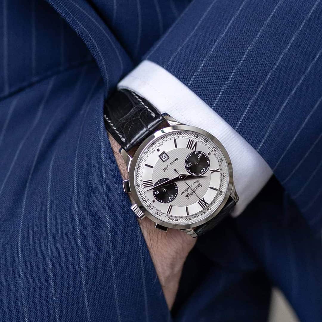 のインスタグラム：「How to look unique : Extra-fort Grande Taille Roue à Colonnes, for an unmistakable style! #eberhard1887 #eberhard_1887 #eberhardwatches #eberhard_co #extrafort #columnwheel #chronograph #style #charm #elegance #personality ph. @artworth_brothers」