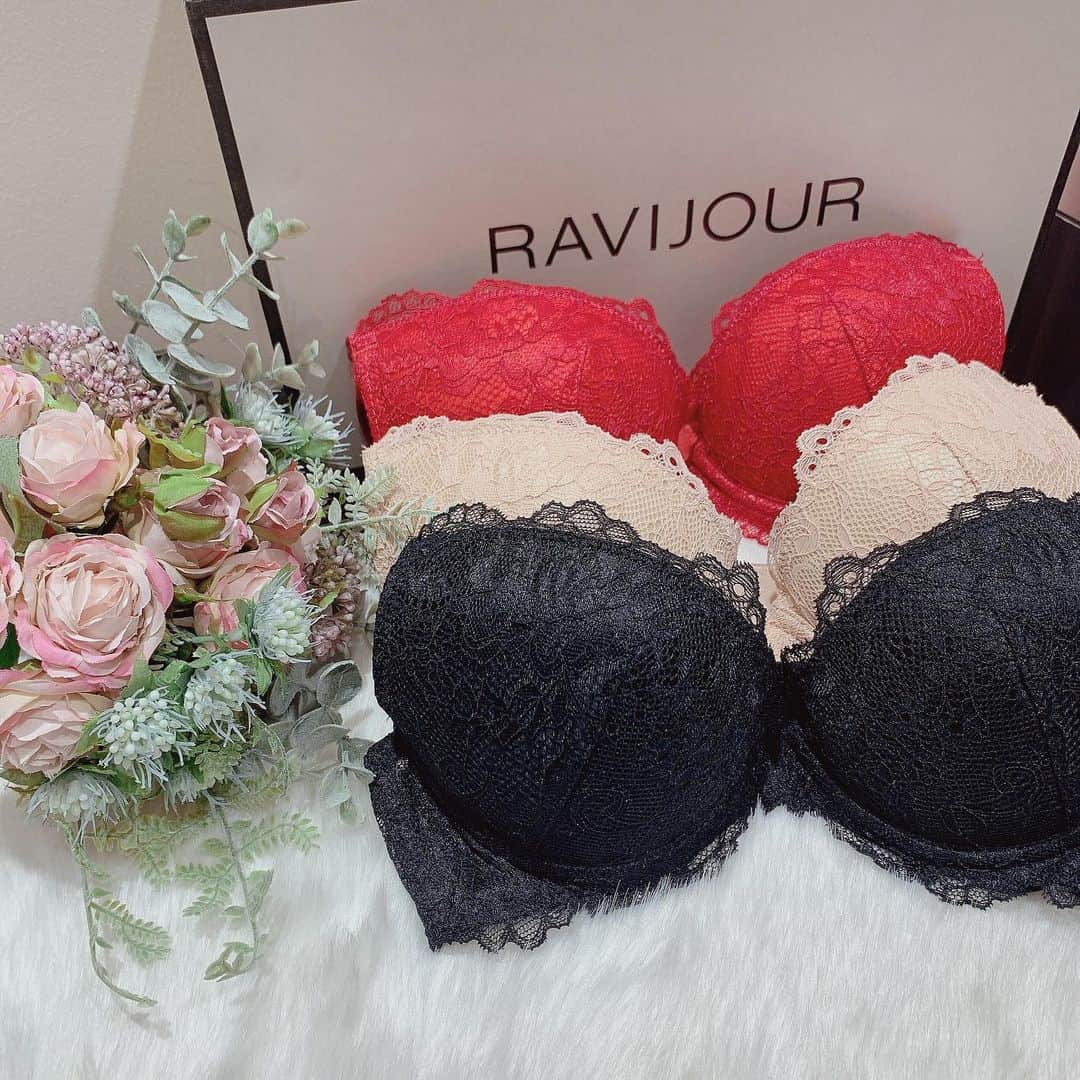 Ravijour札幌4丁目プラザ店のインスタグラム：「人気のライトレース🤩✨ 安定感、盛り感抜群ですよ💕 詳しくはブログ更新しました！ TOPのURLから飛んでください🥰  #ravijour #ravijourstaff  #ravijoursappro  #ラヴィジュール」