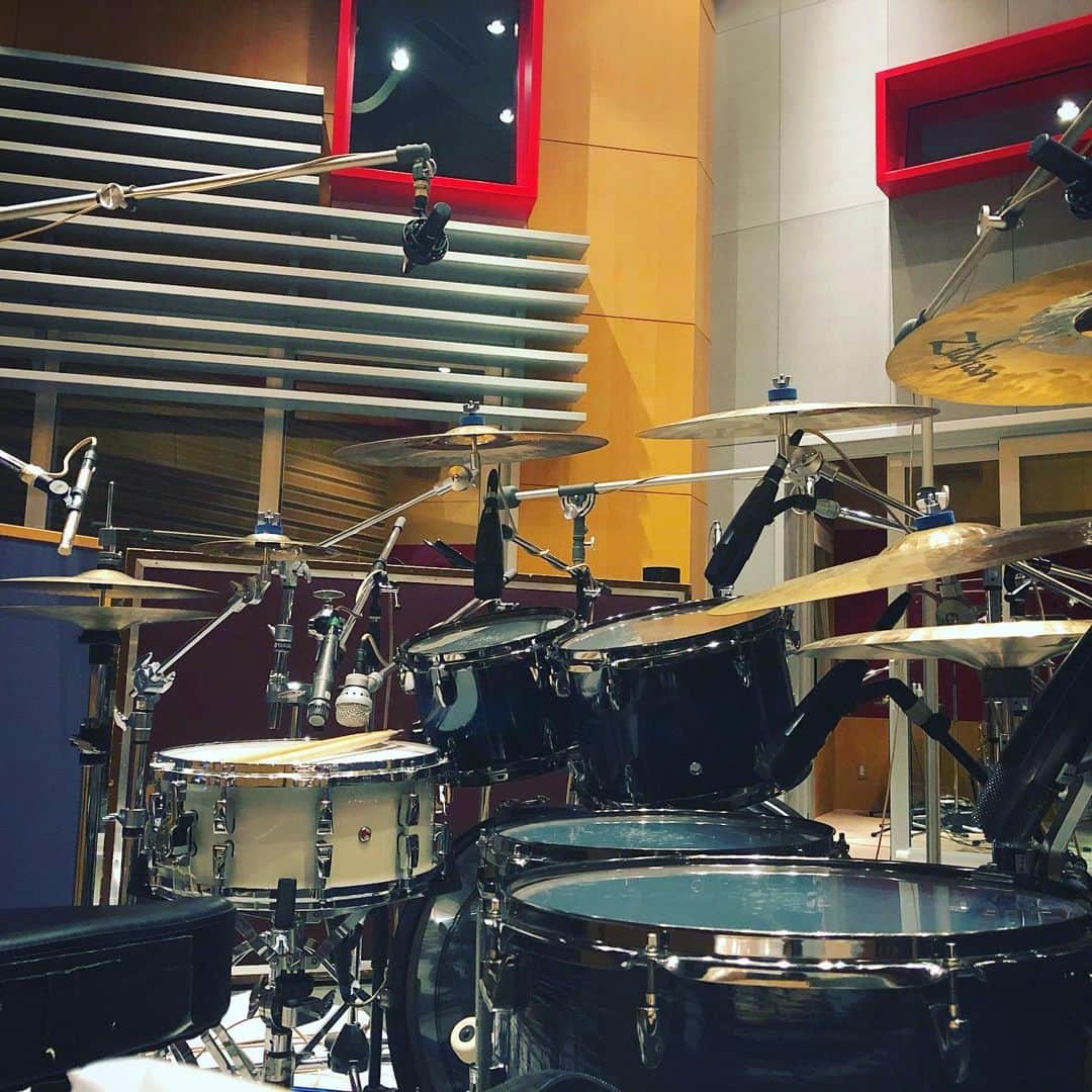 坂東慧のインスタグラム：「昨日からT-SQUAREのニューアルバムレコーディングやってます🎍 #tsquare #recording」