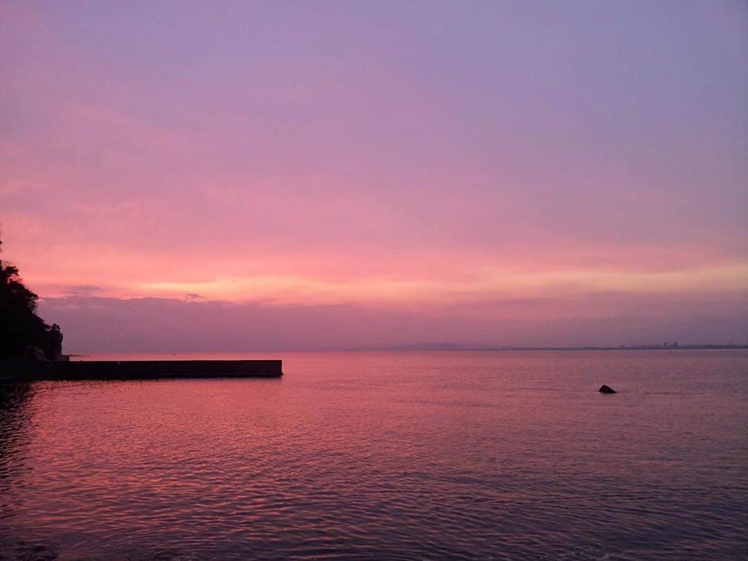 高杉さと美のインスタグラム：「地球って素敵なところ🌆 #sunset #sky #nature #夕焼け #空」