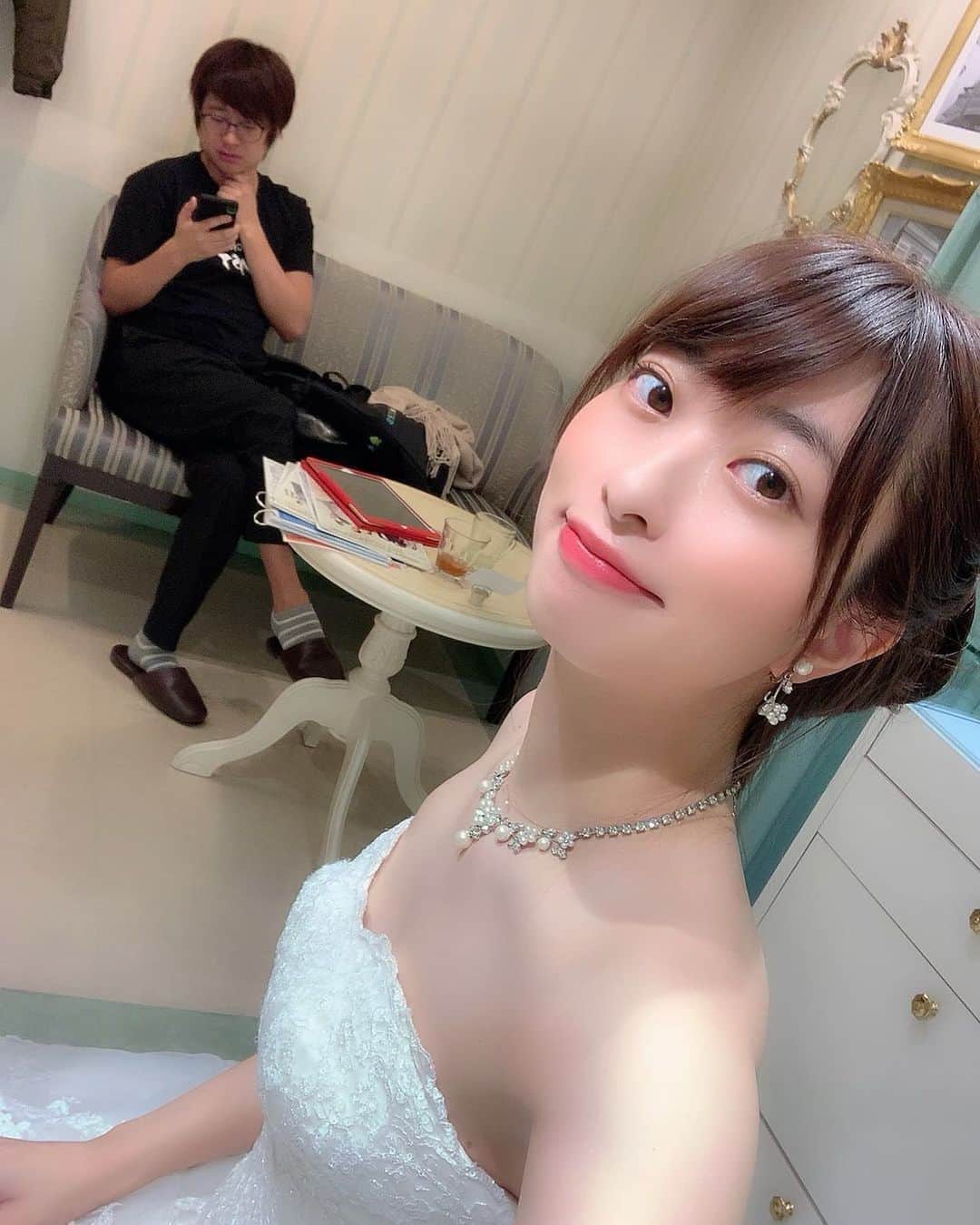 倉持由香のインスタグラム：「#tigdress さんで国内パーティーのドレスとタキシードを選んできました☺️✨ 格安なのにたくさん種類あって可愛くて迷ってしまった〜〜…！！！ パーティーではストVエキシビションマッチとかも予定してるので、準備頑張ります👍 #tigドレス #プレ花嫁」